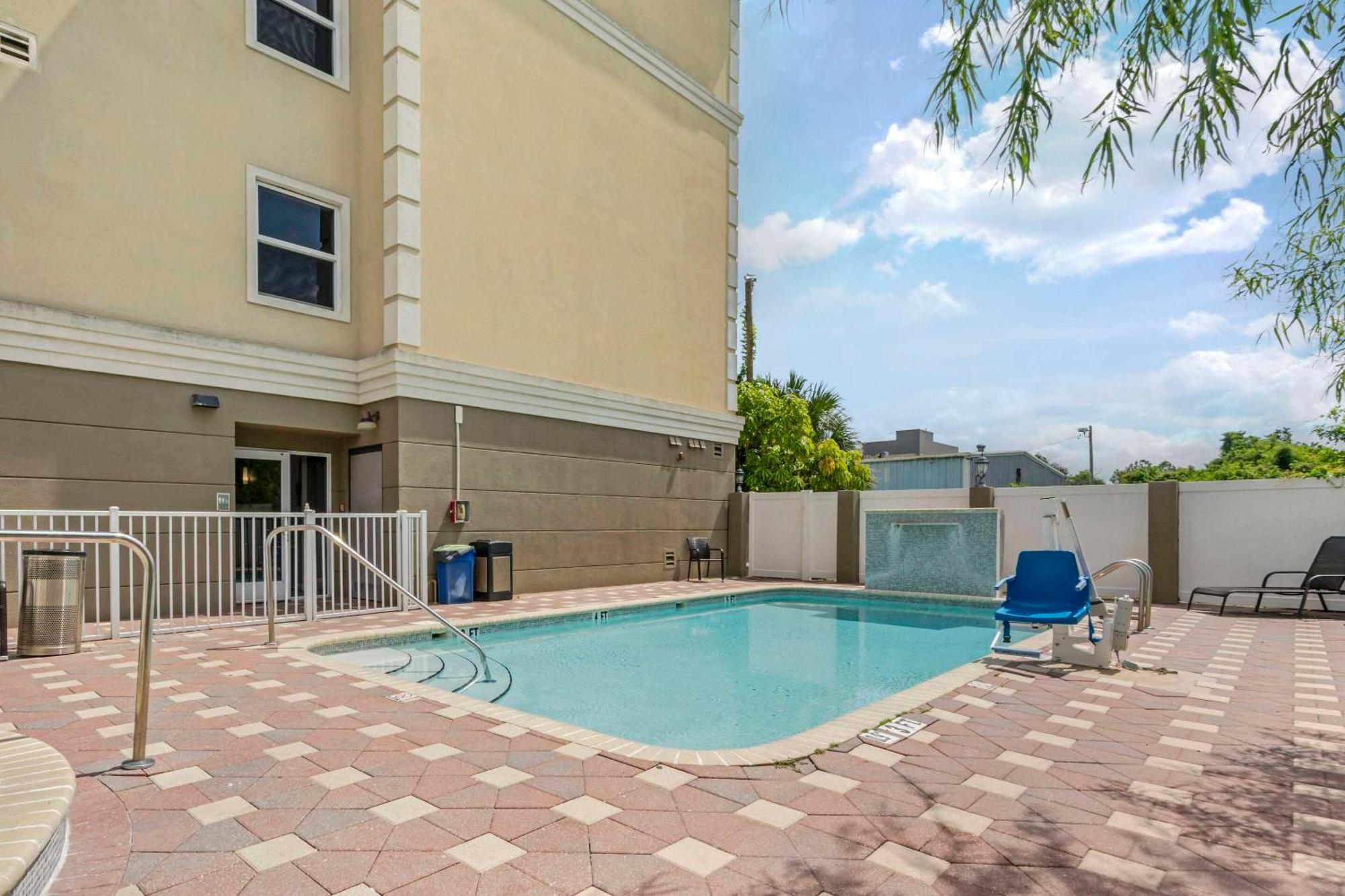 Country Inn & Suites By Radisson, Tampa Airport North, Fl المظهر الخارجي الصورة